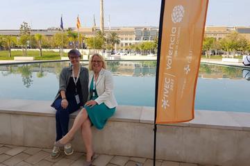 Katharina John und Petra Schumacher auf der IVEC Konferenz in Valencia.