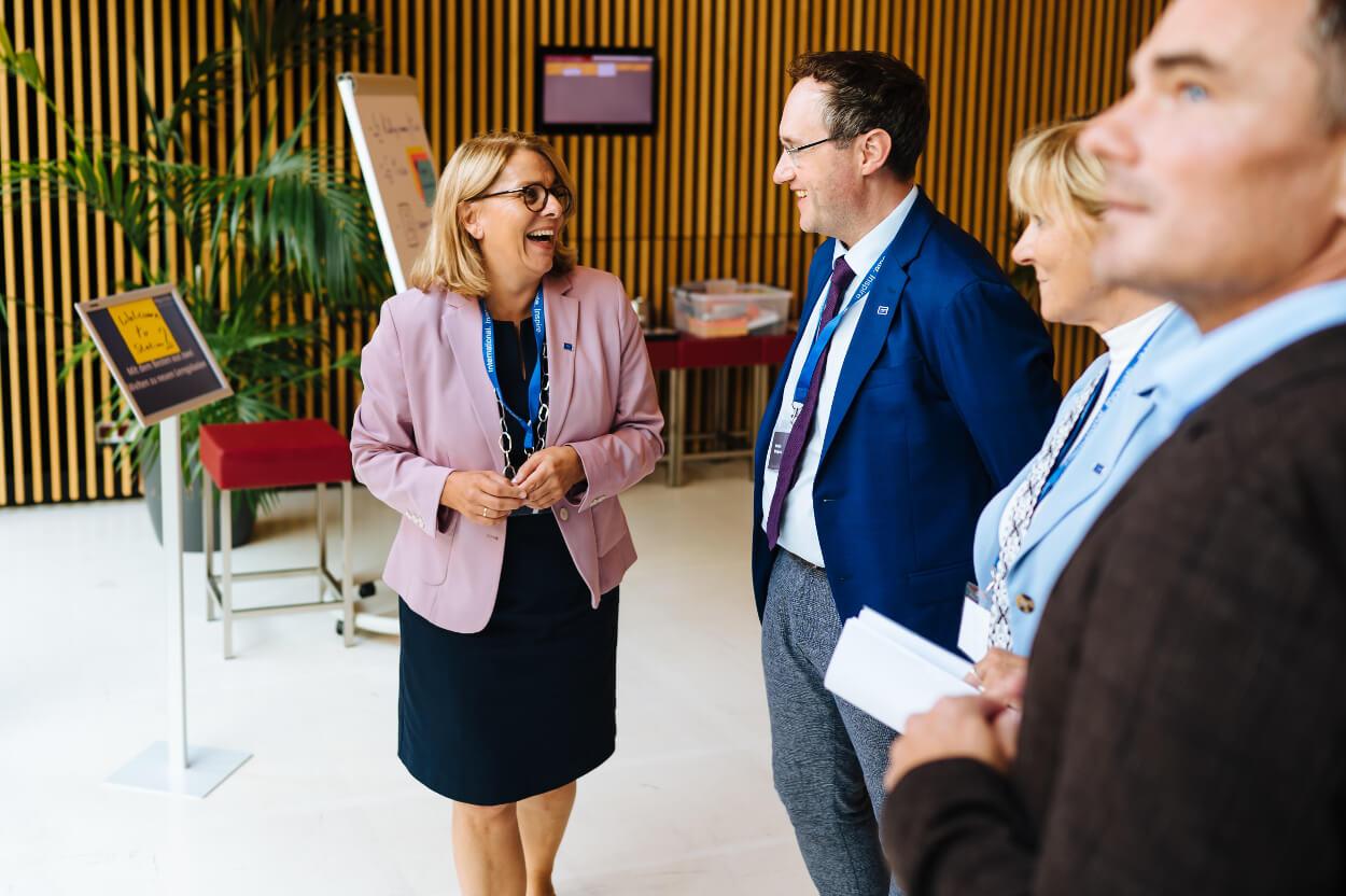 Hochschulleitung bei der IMC Conference