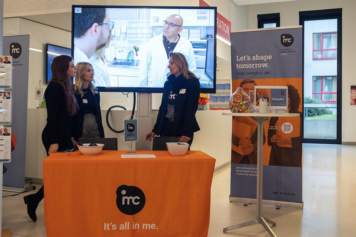IMC-Stand bei der Messe