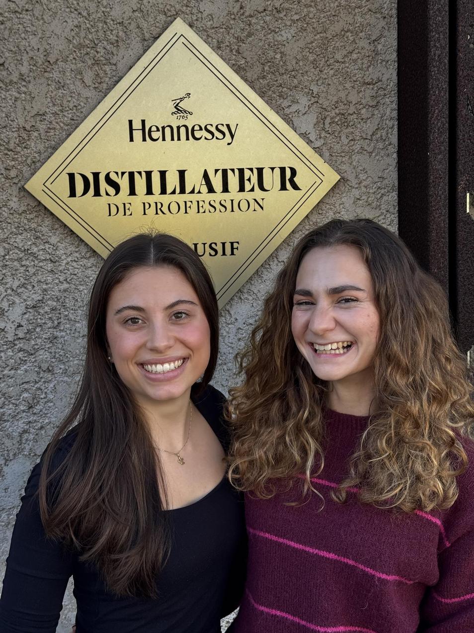 Die Studierenden Anna-Lena Weigand und Laetitia Ferraton
