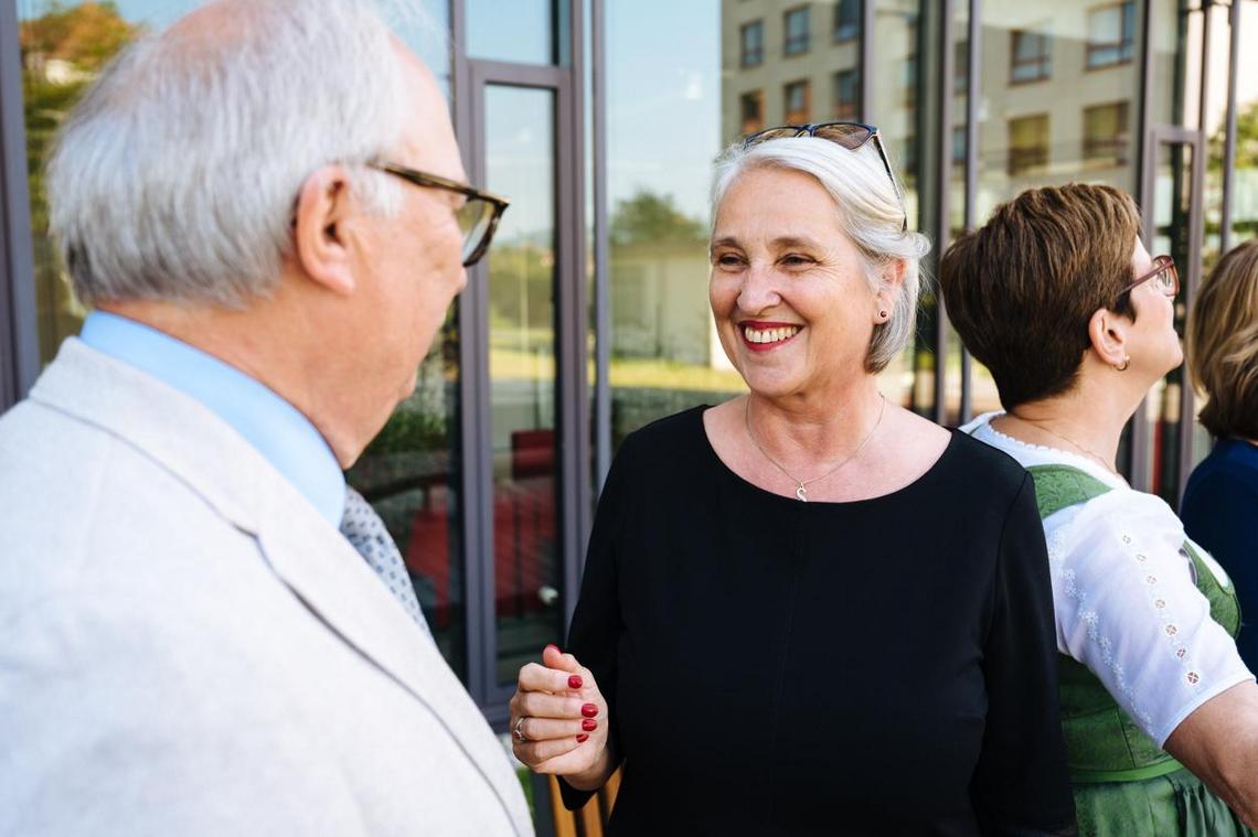 Seniorinnen und Senioren im Gespräch