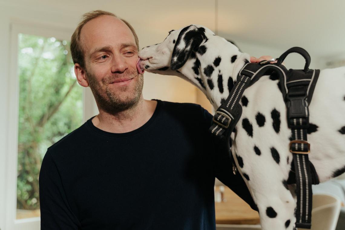 Wolfgang Maurer with a dog