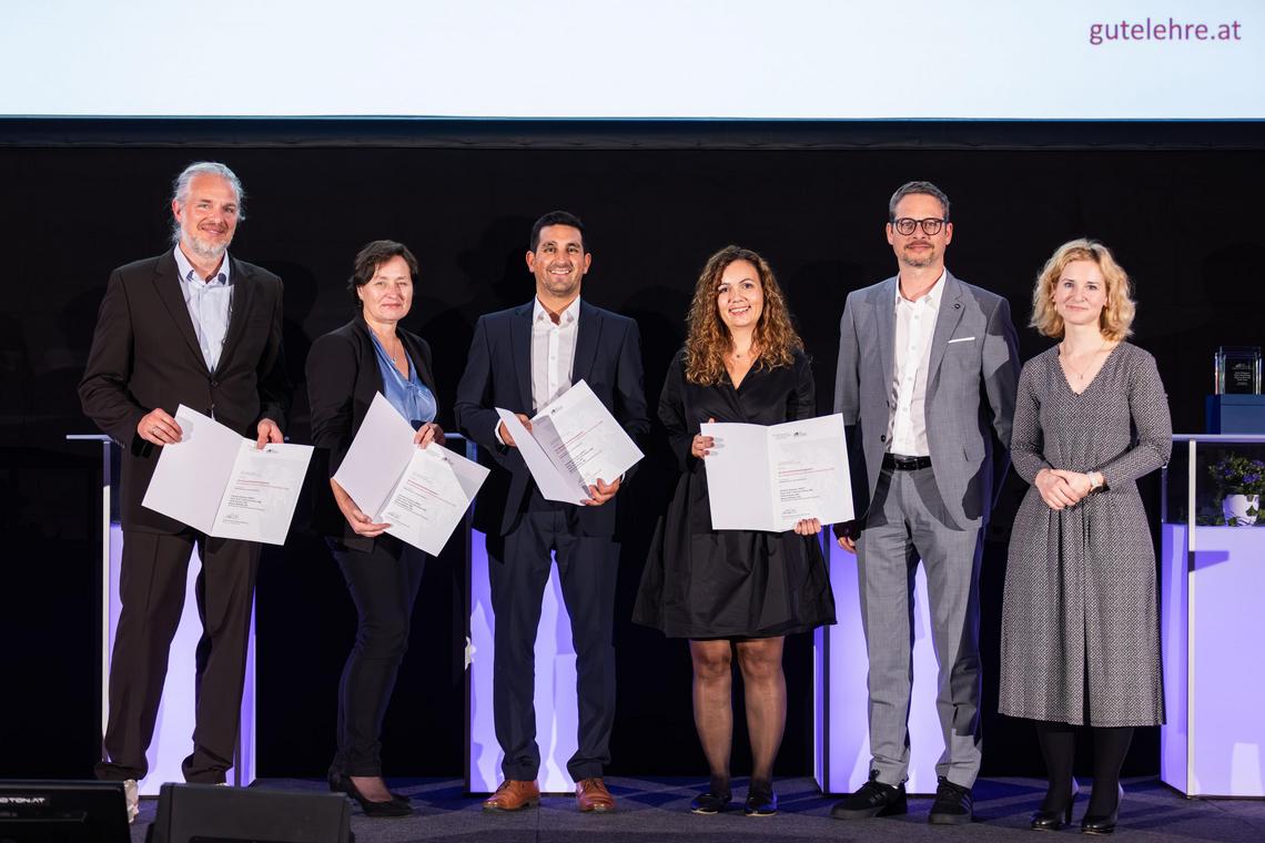 Patrick Simon, Ulrike Schuster, Christian Paumann, Larisa Baciu, Markus Widhalm und Wissenschaftsministerin Eva-Maria Holzleitner