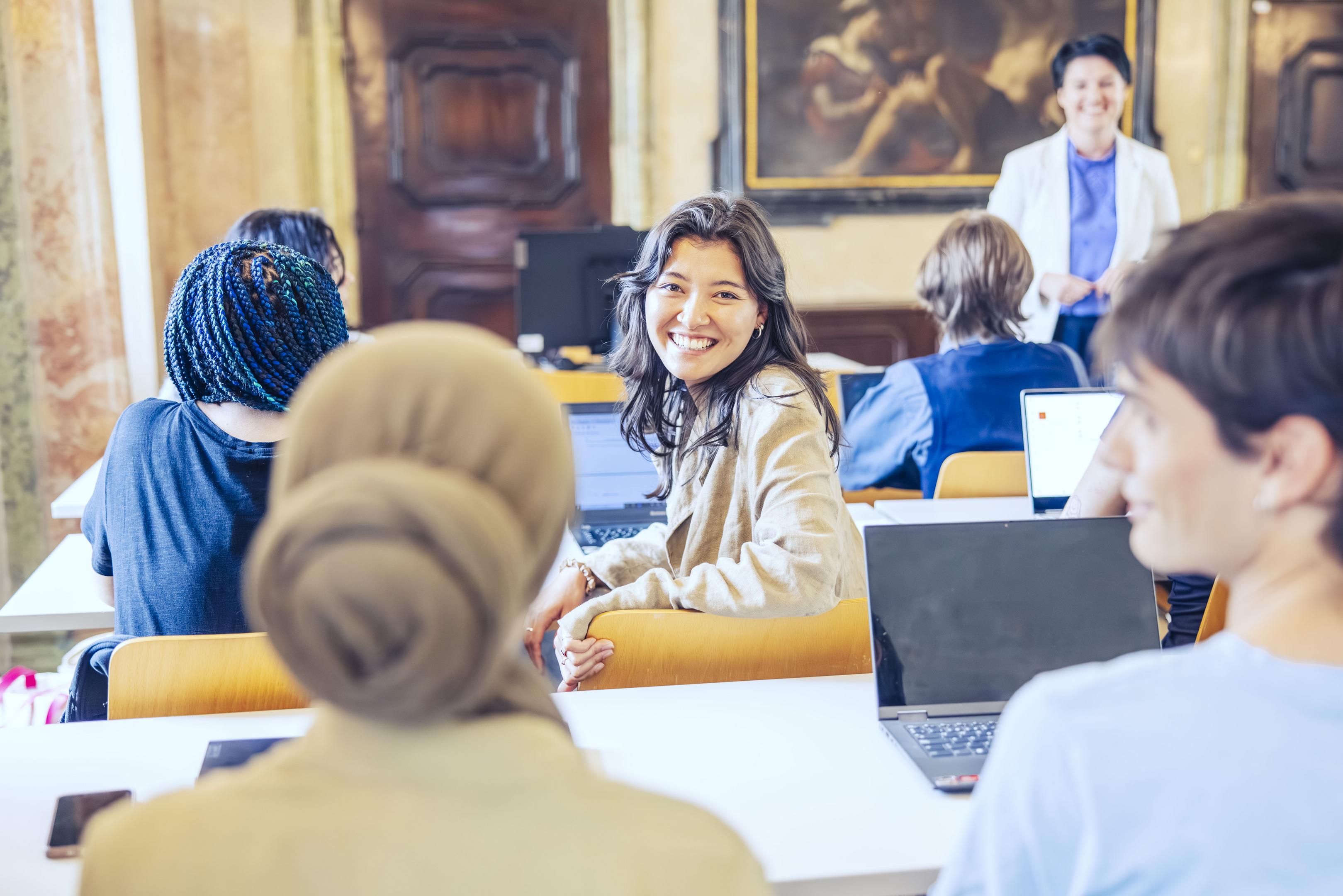 Studierende im Seminarraum
